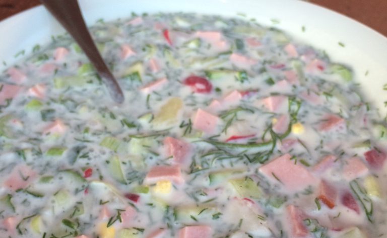 Okroschka, kalte Suppe, der absolute Sommerknaller (Okroshka)